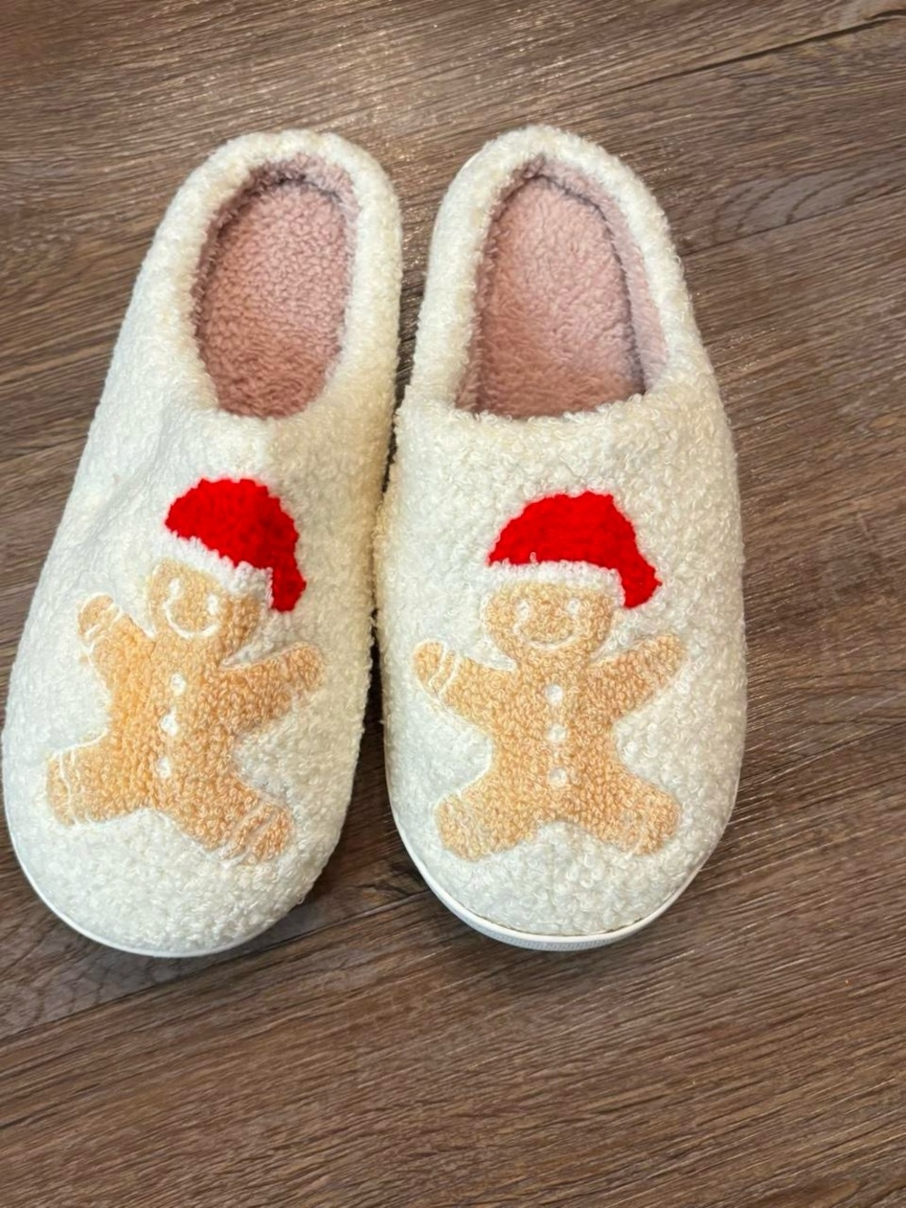 Gingerbread Santa Hat Slip on Slippers
Size- 7- 7.5